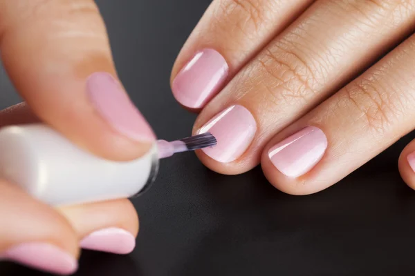 Painting nails — Stock Photo, Image