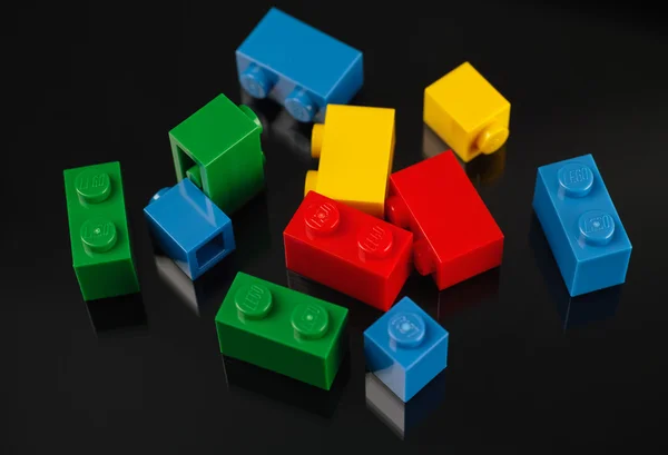 Lego blocchi su sfondo nero — Foto Stock