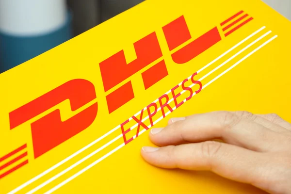 Dhl pacote expresso — Fotografia de Stock