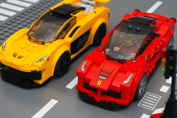 Carros Lego LaFerrari e Lego McLaren P1 — Fotografia de Stock