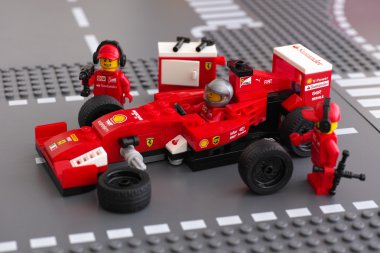 Fixing wheel of Ferrari F14 T race car by Lego Speed Champions clipart