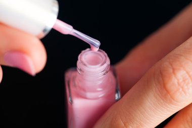 Pembe oje.