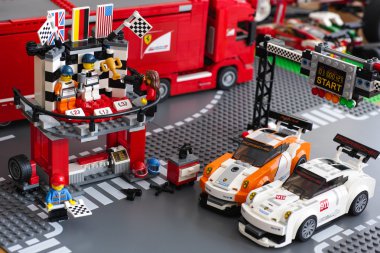 Lego kazanan podyum içinde Porsche 911 Gt bitiş çizgisine Lego hız tarafından