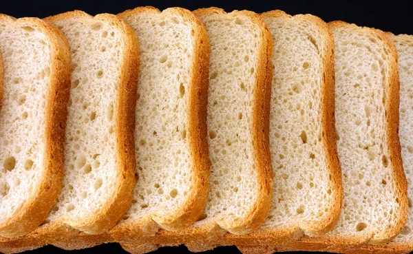 Tranches de pain blanc dans une rangée — Photo