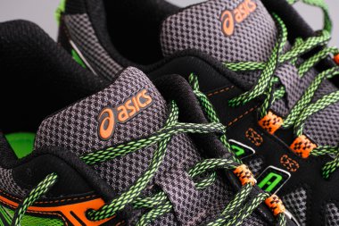 Asics snickers. Yakın çekim