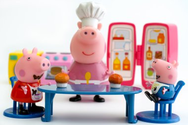 Peppa Pig ve George Top kek yemeye domuz