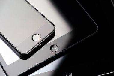 Apple cihazları yığını