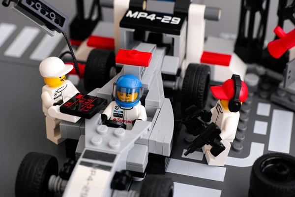 McLaren Mercedes Pit Stop przez mistrzów Lego prędkości — Zdjęcie stockowe