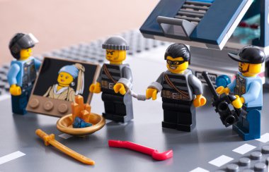 Polis ve Jandarma ile yağma polis c yakınındaki kelepçeli