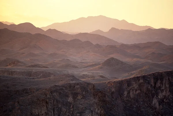 Sunset perspektiv i öknen berg — Stockfoto