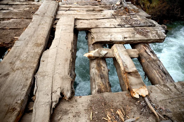 Dilapidated wooden bridge — Stock Photo, Image