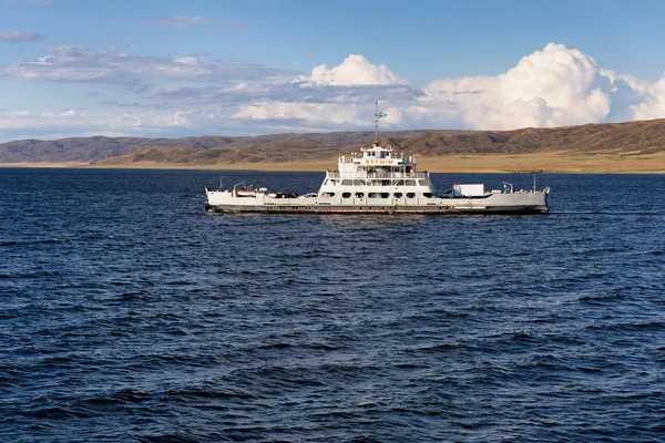 Ferry on Bukhtarma lake, Kazakhstan — Stock Photo, Image