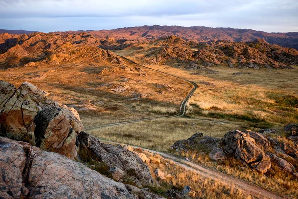 Rural road in desert mountains — Stock Photo, Image