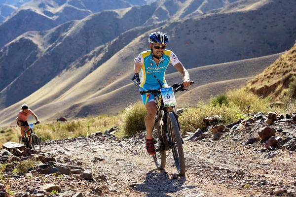 Aventura bicicleta de montaña maratón a campo traviesa —  Fotos de Stock