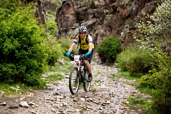 Aventura mountain bike cross-country competição — Fotografia de Stock