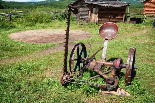 Régi vintage fűnyíró — Stock Fotó