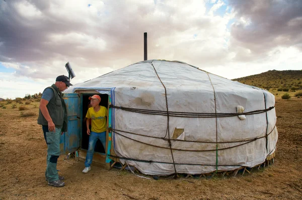 Turist Moğolistan yön sorar. — Stok fotoğraf
