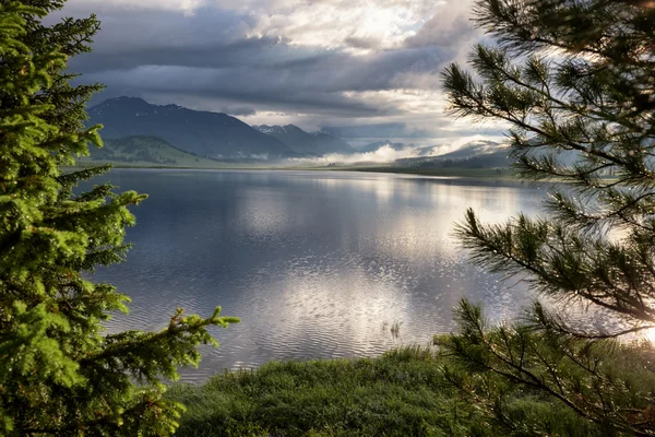 Temprano en el lago — Foto de Stock