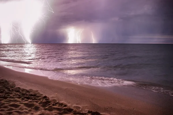 Lightning Storm over big lake — Stock Photo, Image