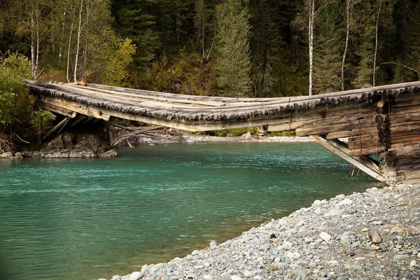 Stłuczony drewniany most — Zdjęcie stockowe