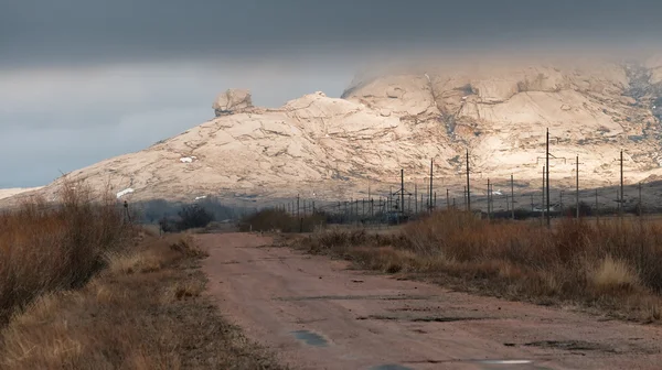 Nuvens em montanhas do deserto — Fotografia de Stock