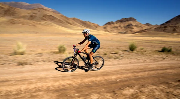 Aventura bicicleta de montaña maratón a campo traviesa — Foto de Stock