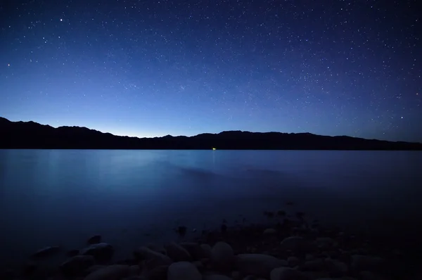 Natt på sjön — Stockfoto