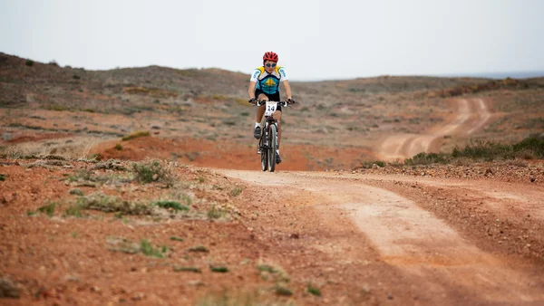 Aventura bicicleta de montaña maratón a campo traviesa — Foto de Stock