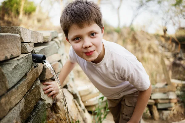 Boy drinks water — Stock Photo, Image