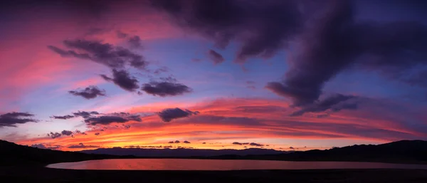 Tuzkol göl günbatımı — Stok fotoğraf