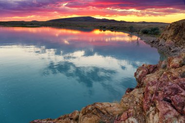 Sunset bulvarında Balkaş Gölü, Kazakistan
