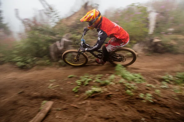 極端なマウンテン バイクの競争 — ストック写真