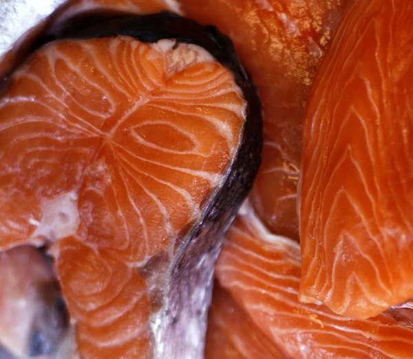Salmon steaks on ice, on display in fish store — Stock Photo, Image