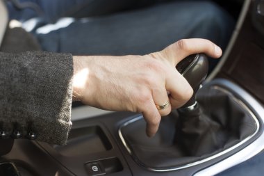 Araba iç, zarif adam