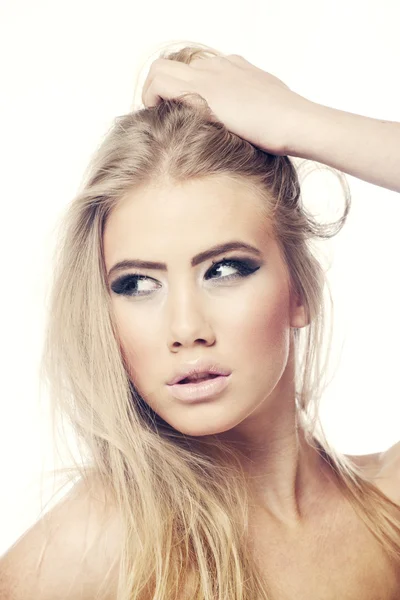Mooie jonge blonde vrouw — Stockfoto