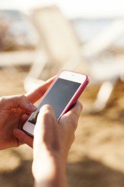 İstimal hareket eden telefon, mesaj, yazarken wi fi sahilde