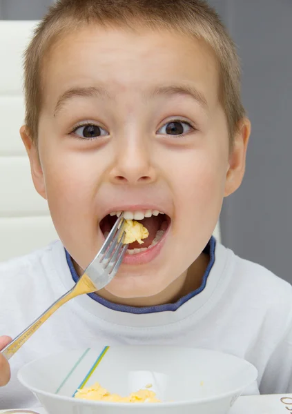 Comer criança Imagens Royalty-Free