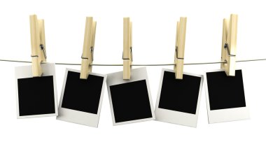 Ahşap clothespins ipte asılı retro fotoğraf çerçevesi