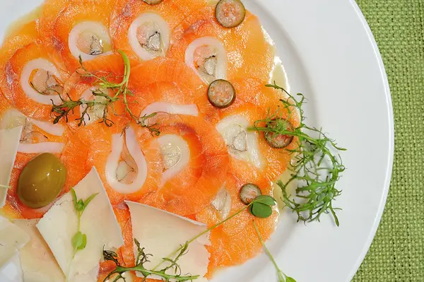 Imagen de salmón crudo y fresco en rodajas —  Fotos de Stock