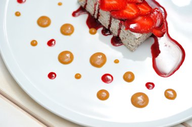 böğürtlenli ve çikolatalı kek