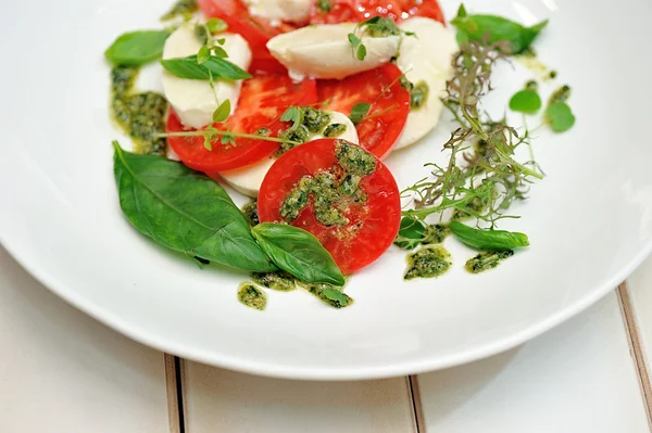 La ensalada caprese —  Fotos de Stock