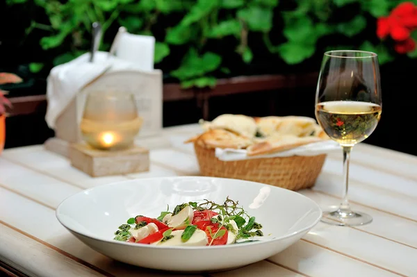 Caprese salatası
