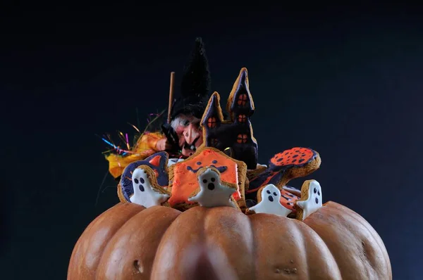Halloween Fest Pepparkakor Pumpa Mörk Bakgrund — Stockfoto