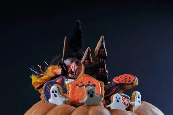 Halloween Fest Pepparkakor Pumpa Mörk Bakgrund — Stockfoto