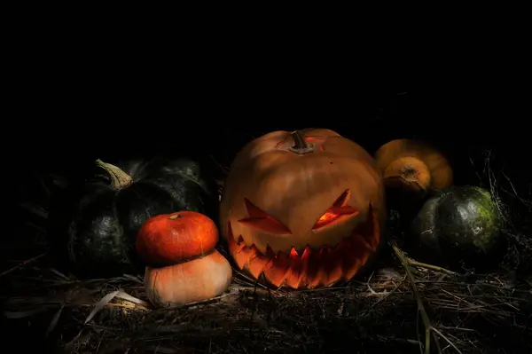 Helloween Pumpa Huvud Jack Med Ljus Svart Bakgrund Läskig Helvetessymbol — Stockfoto