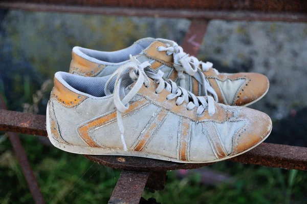 eski tenis ayakkabıları