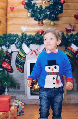 Küçük bir çocuk Noel Entourage