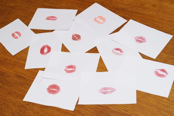 Поцілував листи — стокове фото