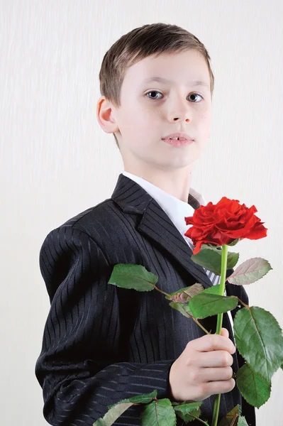 Junger Herr mit Rose — Stockfoto