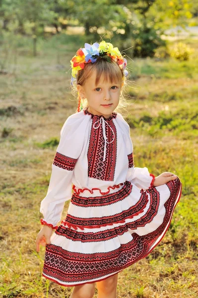 우크라이나어 전통적인 복장에 있는 여자 — 스톡 사진